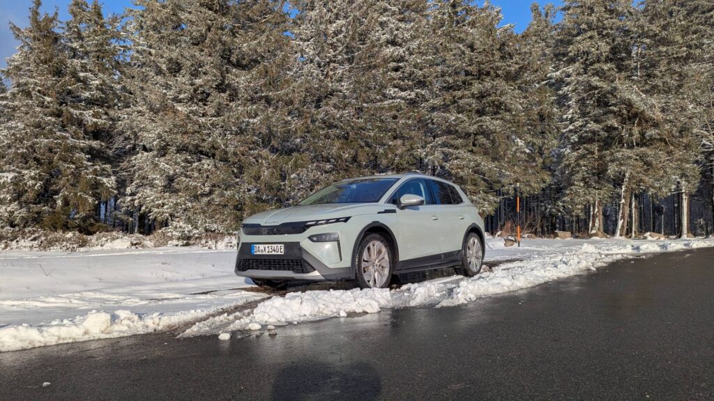Skoda Elroq à l'essai  // Source : Raphaelle Baut pour Numerama  Skoda Elroq à l'essai  // Source : Raphaelle Baut pour Numerama