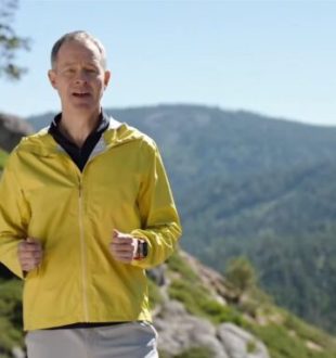 Jeff Williams lors de l'annonce de l'Apple Watch Ultra. // Source : Apple