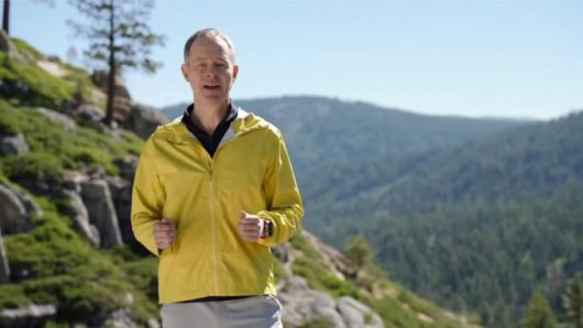 Jeff Williams lors de l'annonce de l'Apple Watch Ultra. // Source : Apple