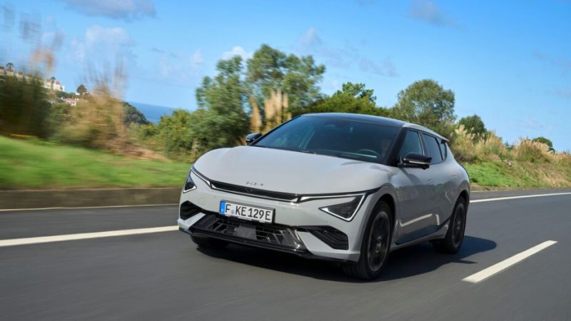 La berline futuriste de Kia gagne en autonomie et devient même moins chère