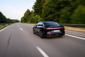 Lucid Air Grand Touring sur autoroute // Source : Lucid