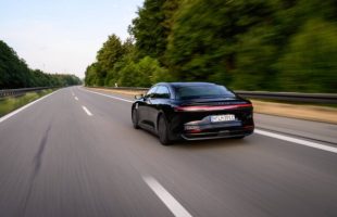 Lucid Air Grand Touring sur autoroute // Source : Lucid