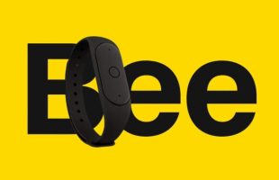 Le bracelet de Bee AI. // Source : Bee
