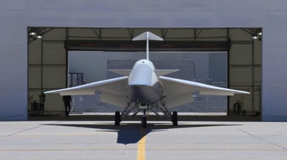 L'avion X-59 en mouvement. // Source : Capture YouTube  NASA Armstrong Flight Research Center