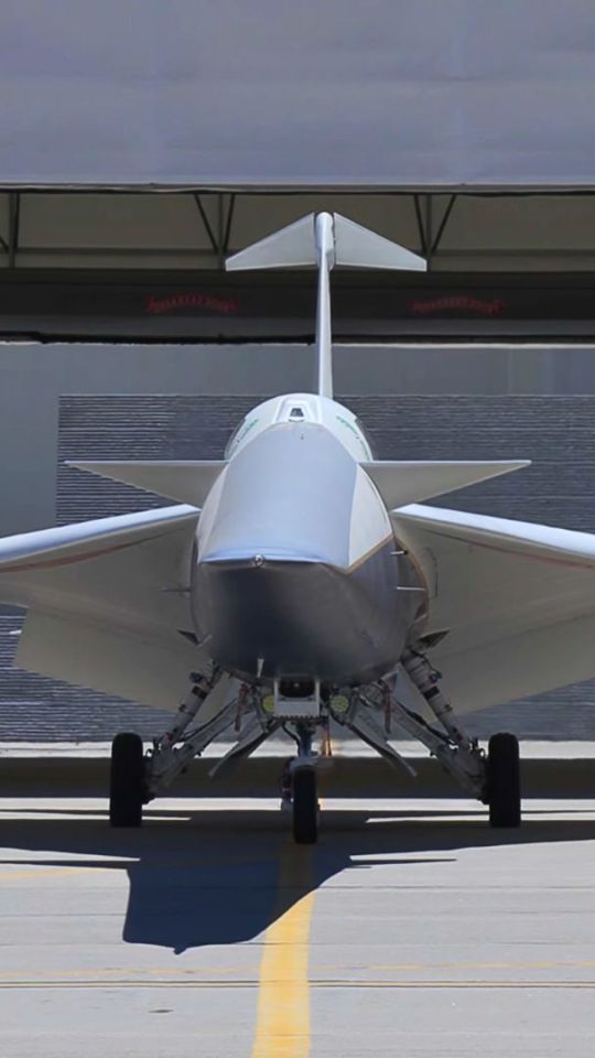 L'avion X-59 en mouvement. // Source : Capture YouTube  NASA Armstrong Flight Research Center