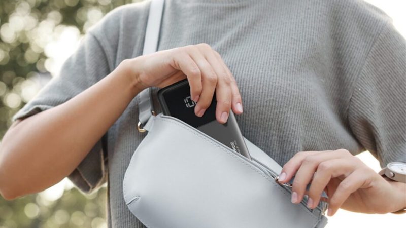Amazon fait chuter le prix de cette batterie externe 10 000 mAh, idéale pour les vacances