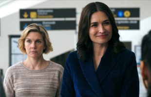 Nous devant Pluribus, entre ennui et enthousiasme // Source : Apple TV+