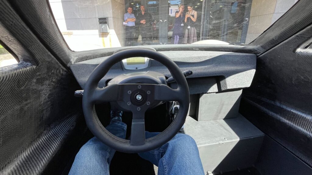 La start-up Facteur Dix a présenté son concept de voiture électrique du futur LINE // Source : Robin San Vicente pour Numerama
