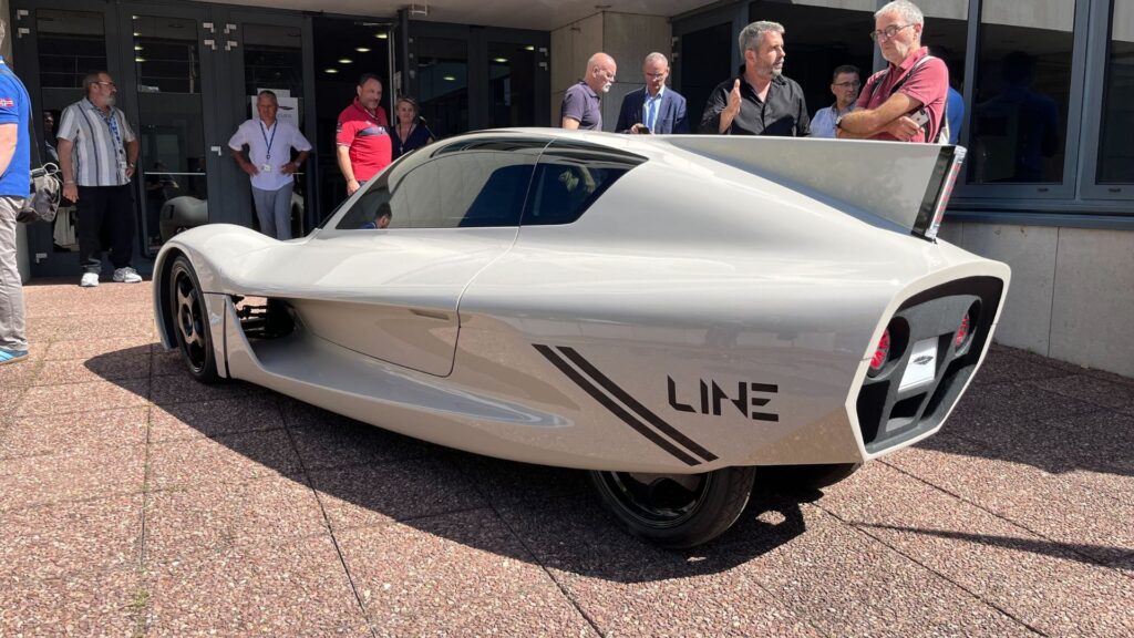 La start-up Facteur Dix a présenté son concept de voiture électrique du futur LINE // Source : Robin San Vicente pour Numerama