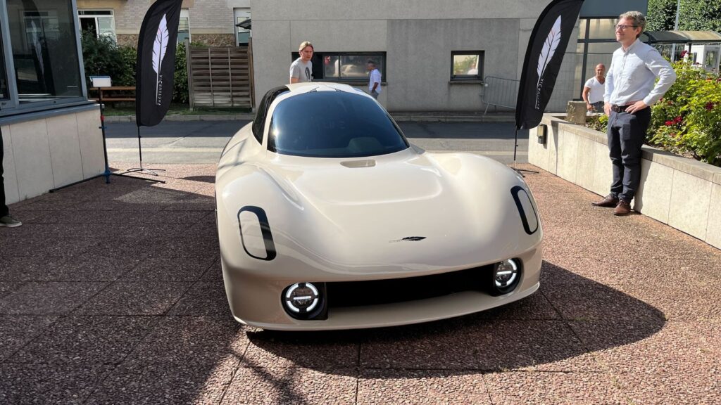 La start-up Facteur Dix a présenté son concept de voiture électrique du futur LINE // Source : Robin San Vicente pour Numerama