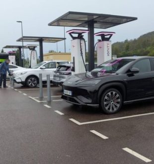 Station Ionity sur l'A6 // Source : Raphaelle Baut pour Numerama Station Ionity sur l'A6 // Source : Raphaelle Baut pour Numerama