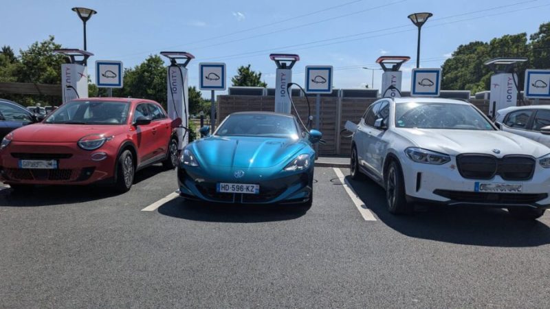 Bornes saturées : les voitures électriques ne sont pas le problème, c’est vous