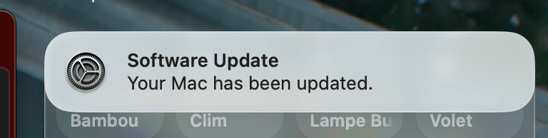 macOS Tahoe perd aussi sa transparence en bêta 3, avce des notifications sur un fond opaque. macOS Tahoe perd aussi sa transparence en bêta 3, avce des notifications sur un fond opaque.