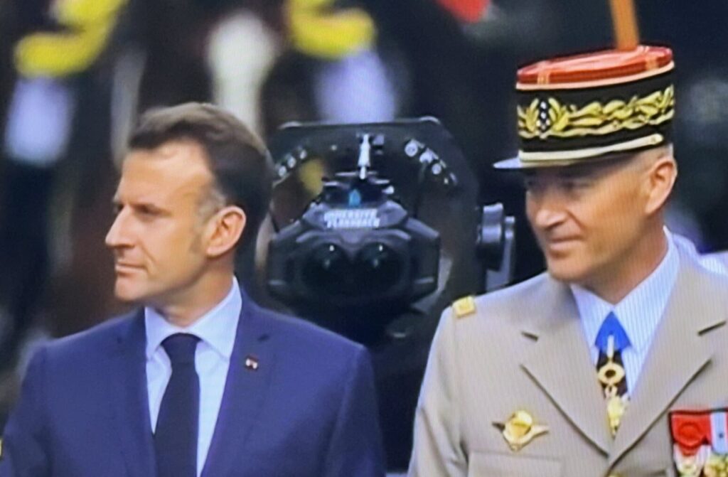 Une caméra Blackmagic derrière le Président. Une caméra Blackmagic derrière le Président.