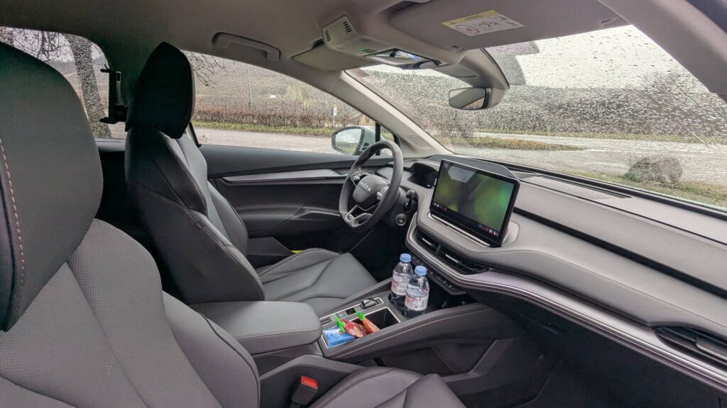 Intérieur du Skoda Elroq finition loft // Source : Raphaelle Baut pour Numerama Intérieur du Skoda Elroq finition loft // Source : Raphaelle Baut pour Numerama