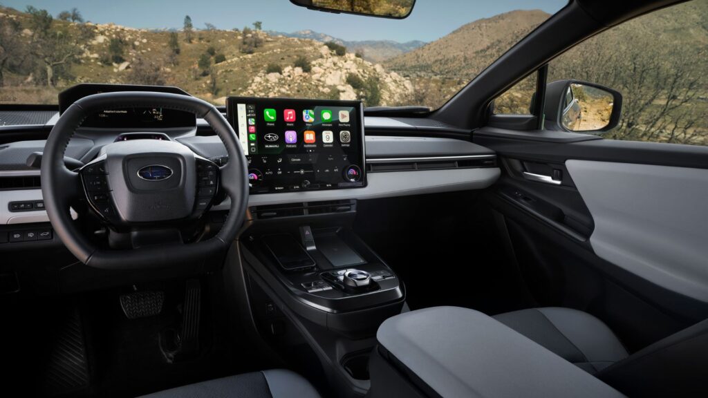L'intérieur est commun aux trois nouvelles voitures électriques // Source : Subaru