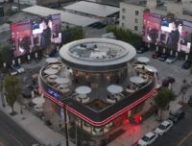 Le restaurant Tesla et ses Superchargeurs // Source : WC Drone Productions