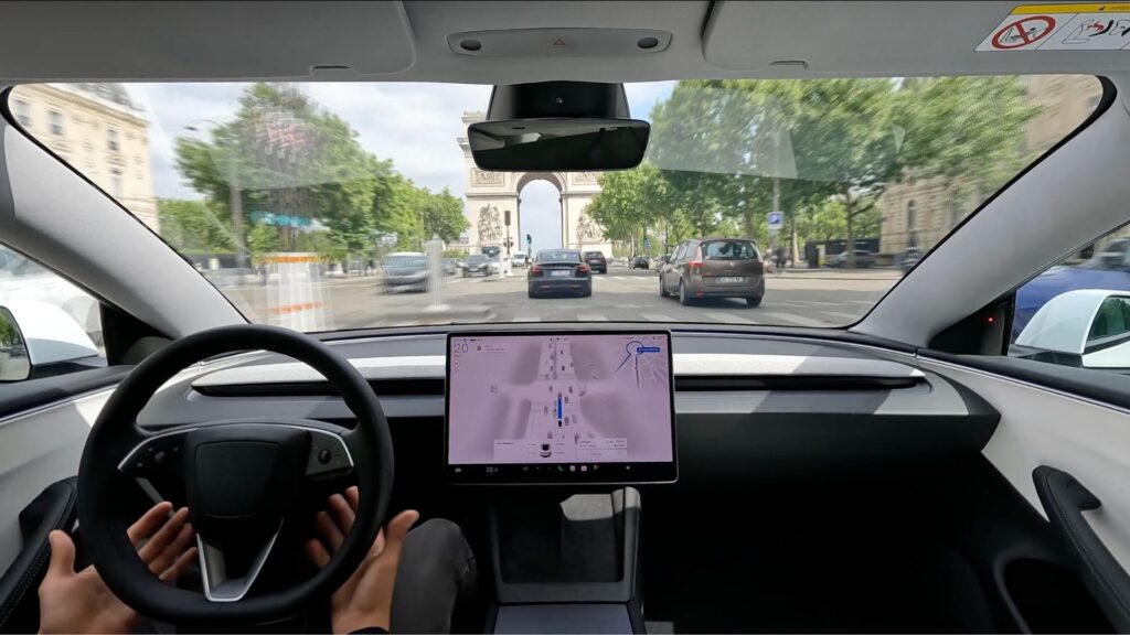 La conduite autonome FSD de Tesla testé à Paris // Source : Tesla La conduite autonome FSD de Tesla testé à Paris // Source : Tesla