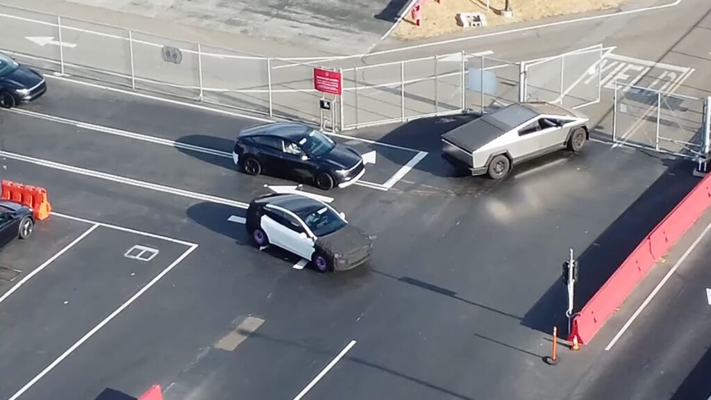 Encore un nouveau prototype de Tesla Model Y plus petit surpris ? // Source : Met God in Wilderness Encore un nouveau prototype de Tesla Model Y plus petit surpris ? // Source : Met God in Wilderness