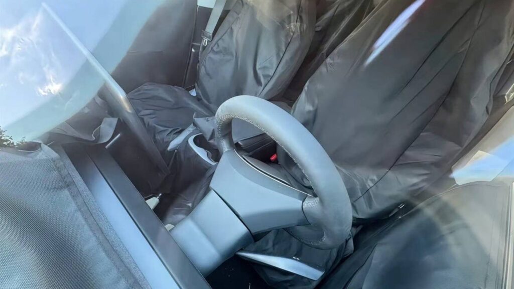 Intérieur du futur Model Y dépouillé // Source : Garage 42 sur Weibo 
