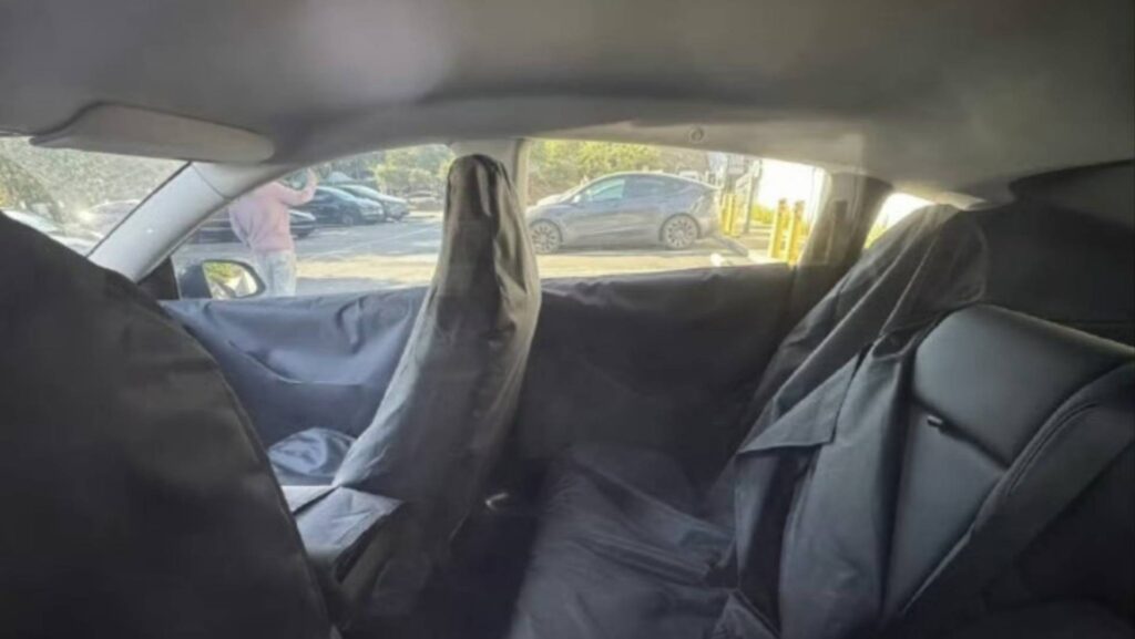 Intérieur du futur Model Y dépouillé // Source : Garage 42 sur Weibo