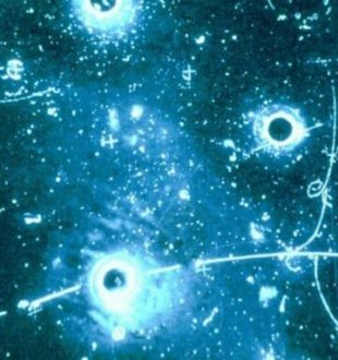 Cette image de traces dans la chambre à bulles Gargamelle fut la première confirmation de l’existence des interactions par courant neutre faibles. // Source : CERN