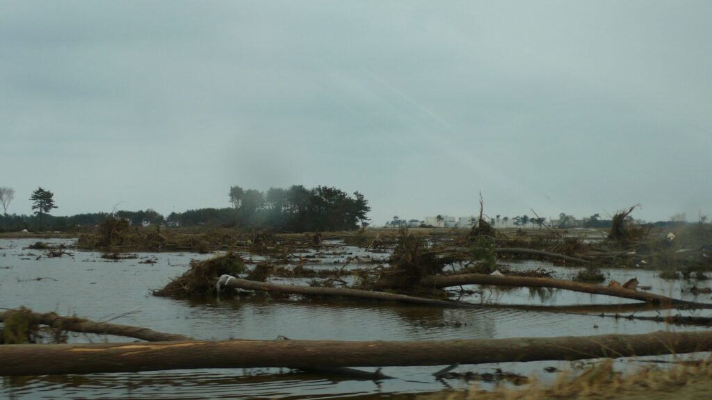 Dégâts liés au tsunami de mars 2011 survenu au Japon. // Source : Flickr/CC/Yuichi Shiraishi (photo recadrée)
