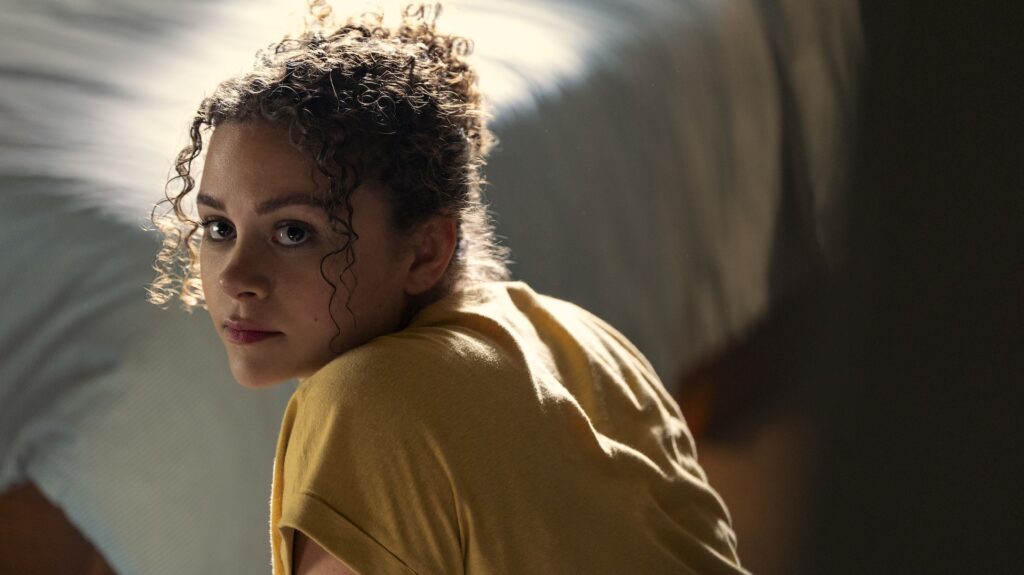 Lily Santiago dans Une nature sauvage // Source : Ricardo Hubbs/Netflix