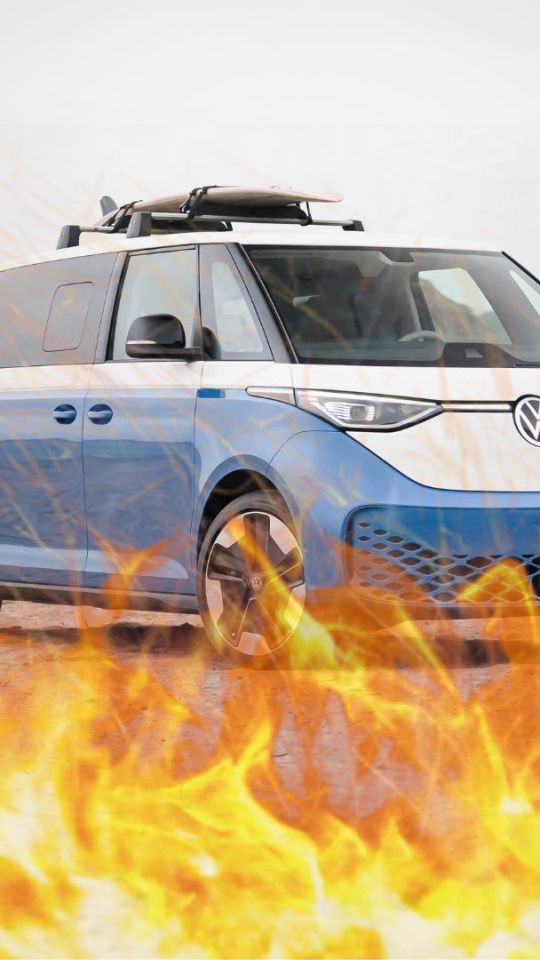 Un Volkswagen ID.Buzz a pris feu en Bretagne, près de Saint-Brieuc // Source : Montage de Robin San Vicente pour Numerama