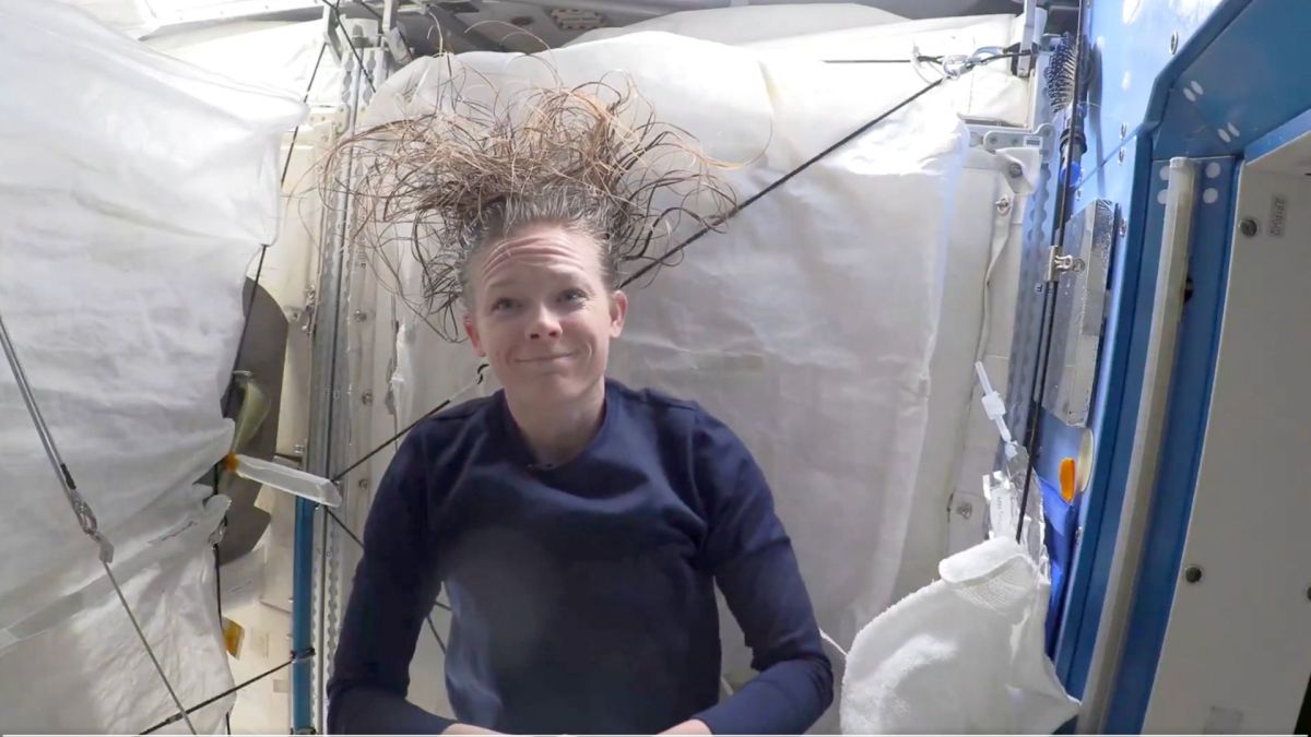 Nichole Ayer après avoir lavé ses cheveux // Source : Capture écran vidéo X 