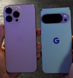 À côté d'un iPhone, le Pixel 10 Pro donne presque l'impression d'être un cran au-dessus. Google s'est vraiment amélioré en finitions.
