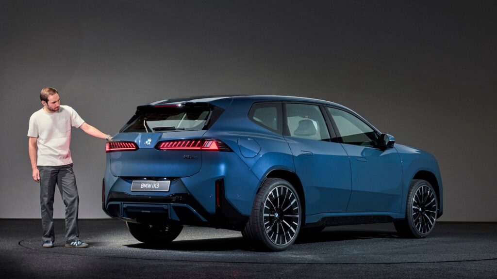 On vous fait découvrir le nouveau BMW iX3 // Source : Fabian Kirchbauer pour Numerama