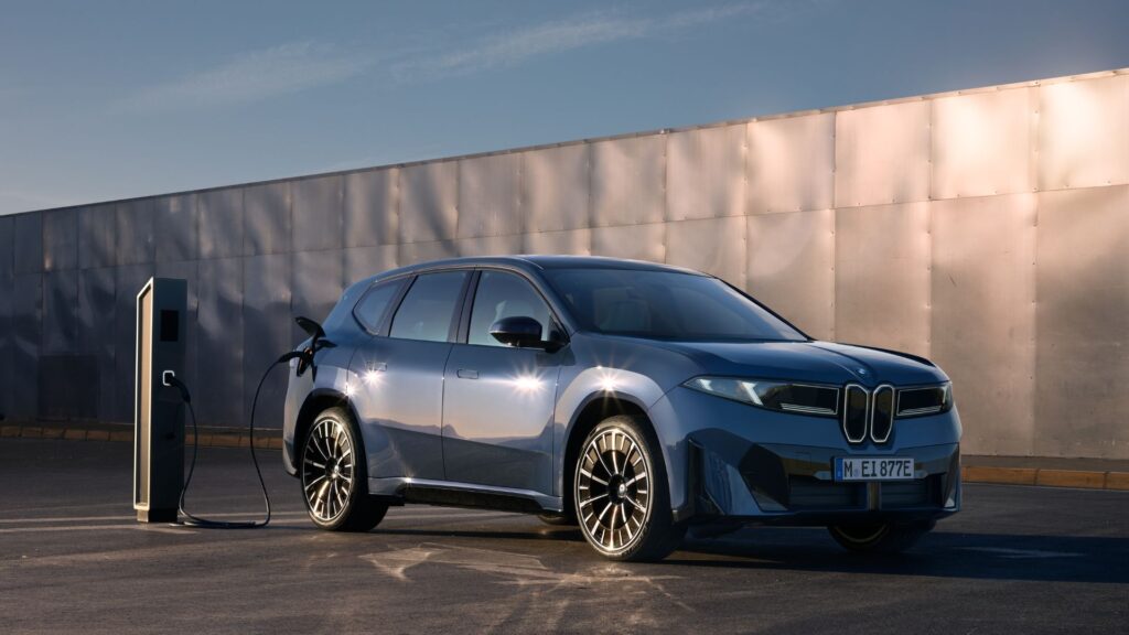 On vous fait découvrir le nouveau BMW iX3 // Source : Fabian Kirchbauer pour Numerama On vous fait découvrir le nouveau BMW iX3 // Source : Fabian Kirchbauer pour Numerama
