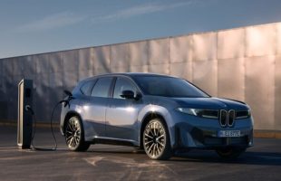 On vous fait découvrir le nouveau BMW iX3 // Source : Fabian Kirchbauer pour Numerama