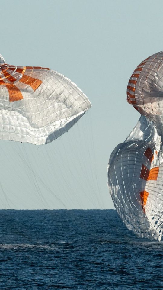 Retour de Crew-4 sur Terre. // Source : Flickr/CC/NASA HQ PHOTO (photo recadrée)