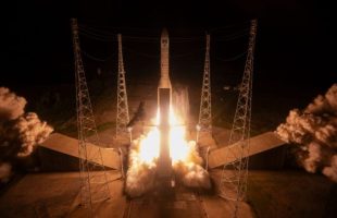 Décollage d'Ariane 6. // Source : Flickr/CC/ESA (photo recadrée)