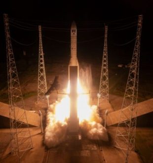 Décollage d'Ariane 6. // Source : Flickr/CC/ESA (photo recadrée)