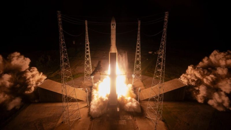 Elon Musk tacle Mercedes, 3e vol réussi d’Ariane 6, voitures thermiques en panne – le récap’ de la semaine