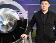 Fondateur de Dreame  avec un moteur  // Source : Dreame technology