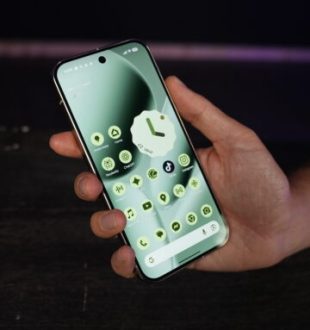 L'écran du Pixel 10 Pro est de très bonne qualité, mais ses bordures pourraient être un peu plus fines.