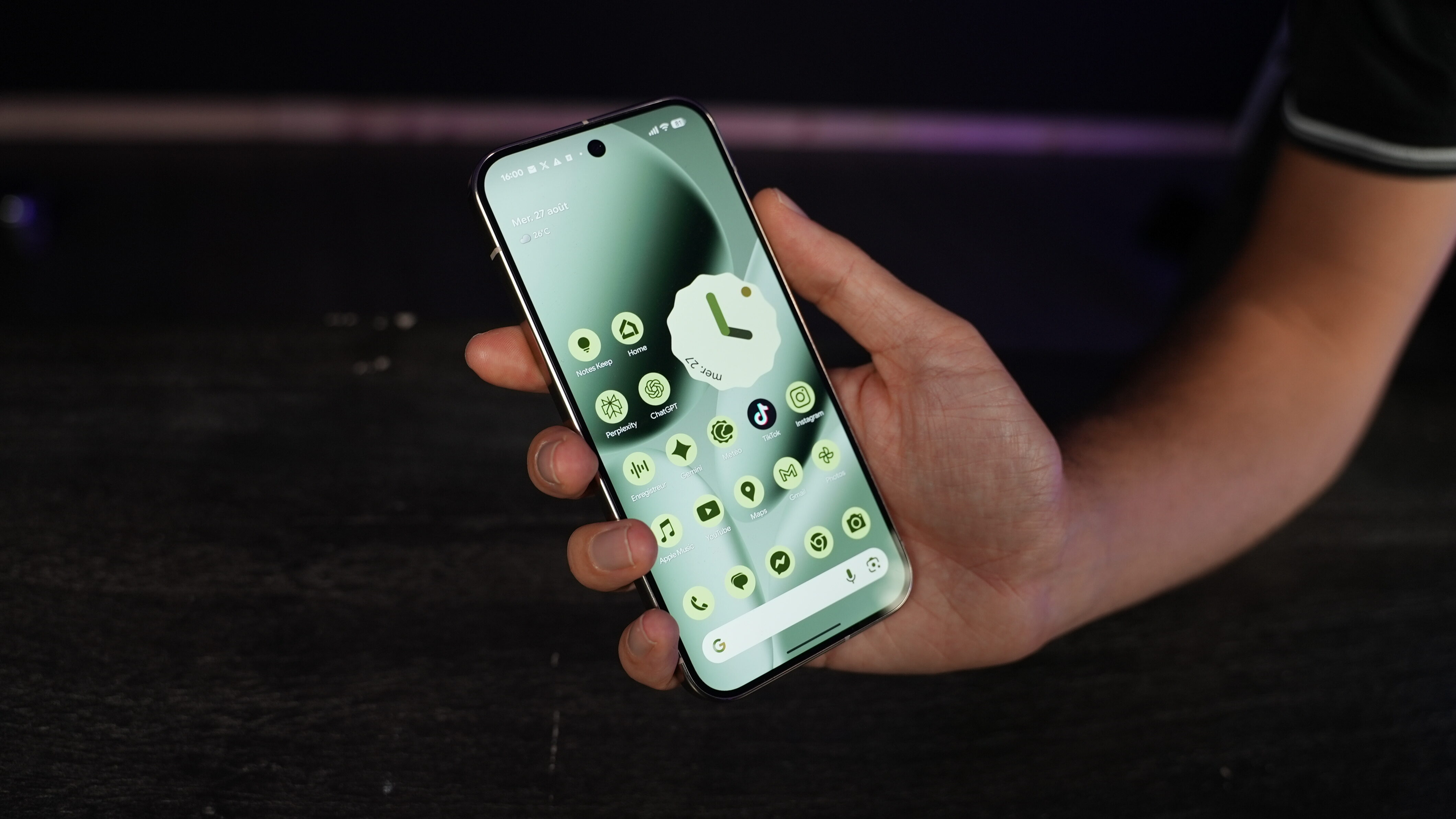 L'écran du Pixel 10 Pro est de très bonne qualité, mais ses bordures pourraient être un peu plus fines. L'écran du Pixel 10 Pro est de très bonne qualité, mais ses bordures pourraient être un peu plus fines.
