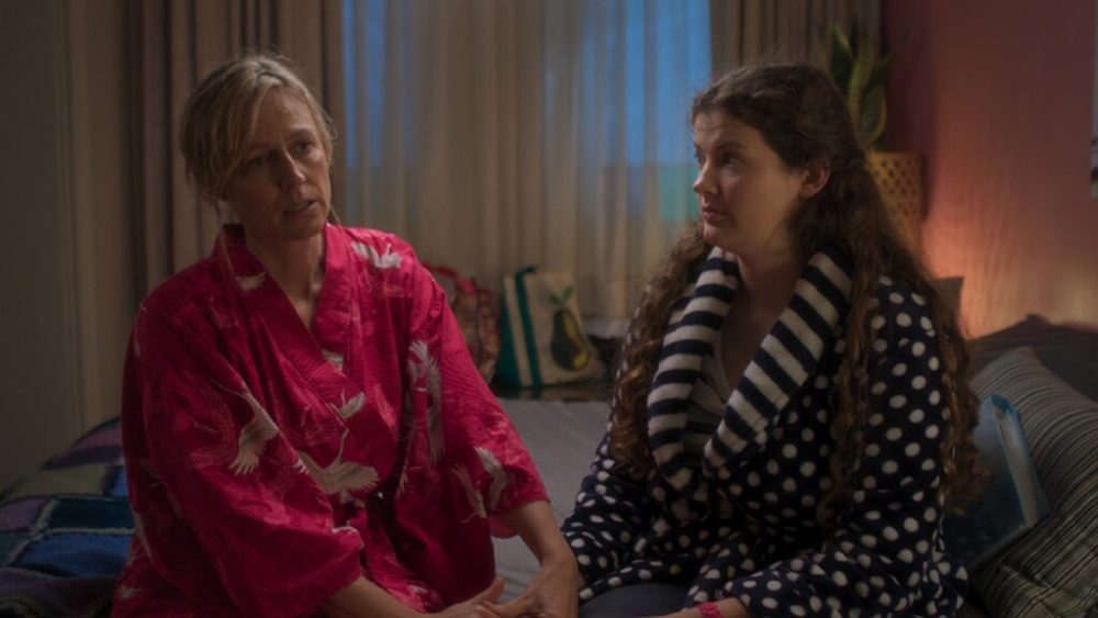 Ellie & Abbie // Source : Head Gear Films