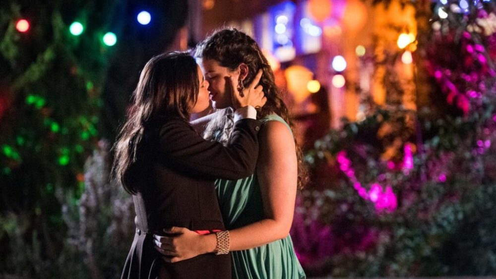 Ellie & Abbie // Source : Head Gear Films