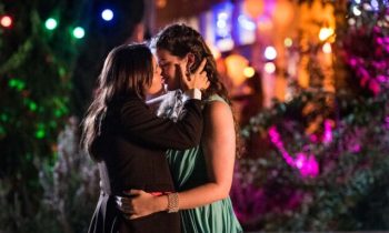 Ellie & Abbie // Source : Head Gear Films