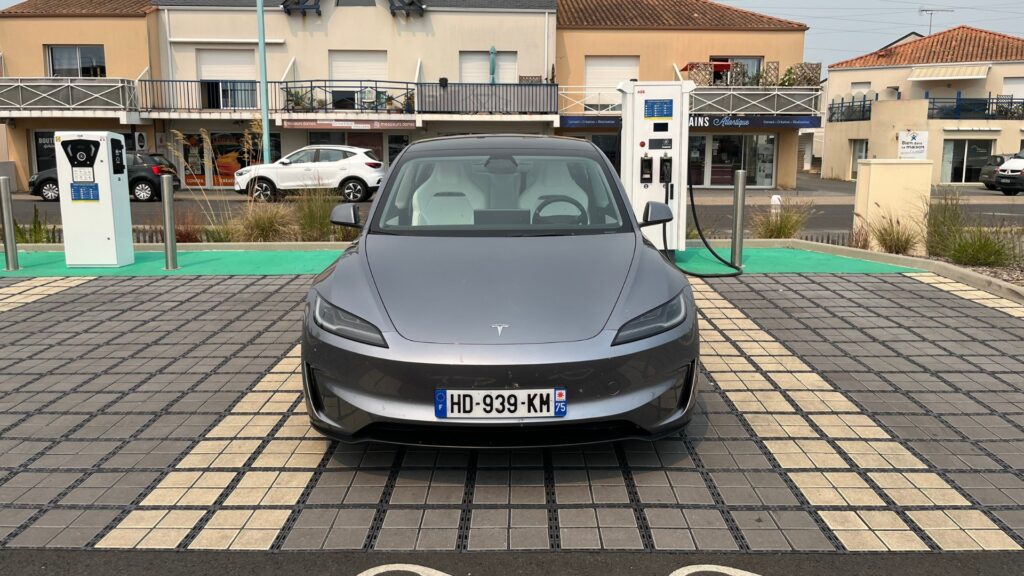 Essai de la Tesla Model 3 Performance // Source : Robin San Vicente pour Numerama Essai de la Tesla Model 3 Performance // Source : Robin San Vicente pour Numerama