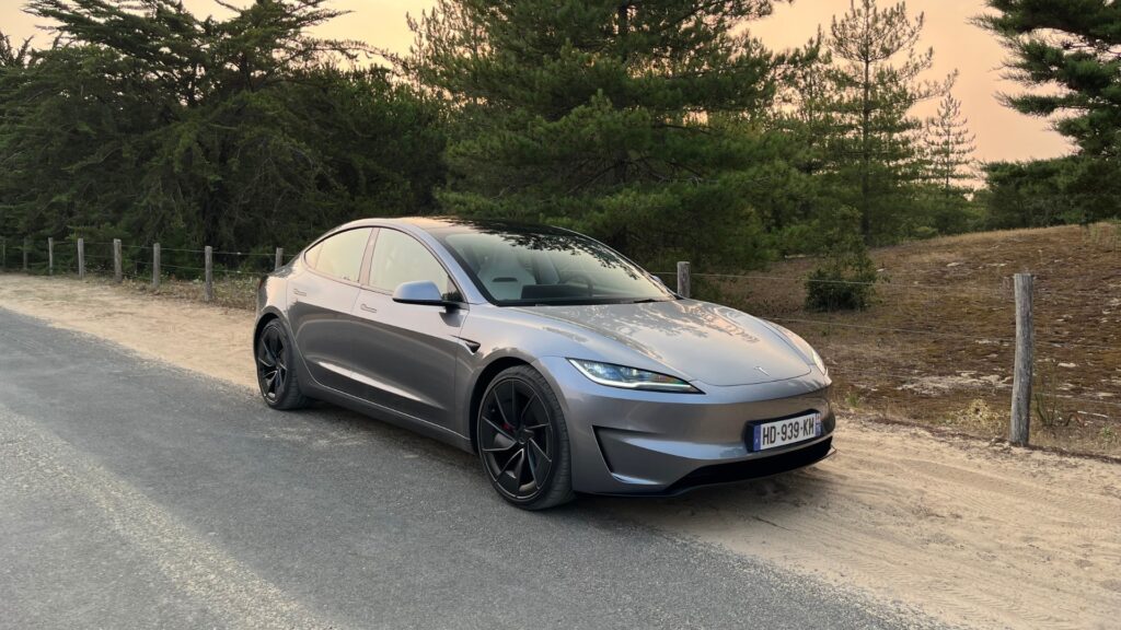 Essai de la Tesla Model 3 Performance // Source : Robin San Vicente pour Numerama Essai de la Tesla Model 3 Performance // Source : Robin San Vicente pour Numerama