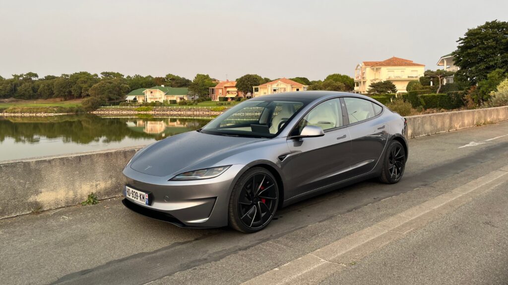 Essai de la Tesla Model 3 Performance // Source : Robin San Vicente pour Numerama Essai de la Tesla Model 3 Performance // Source : Robin San Vicente pour Numerama