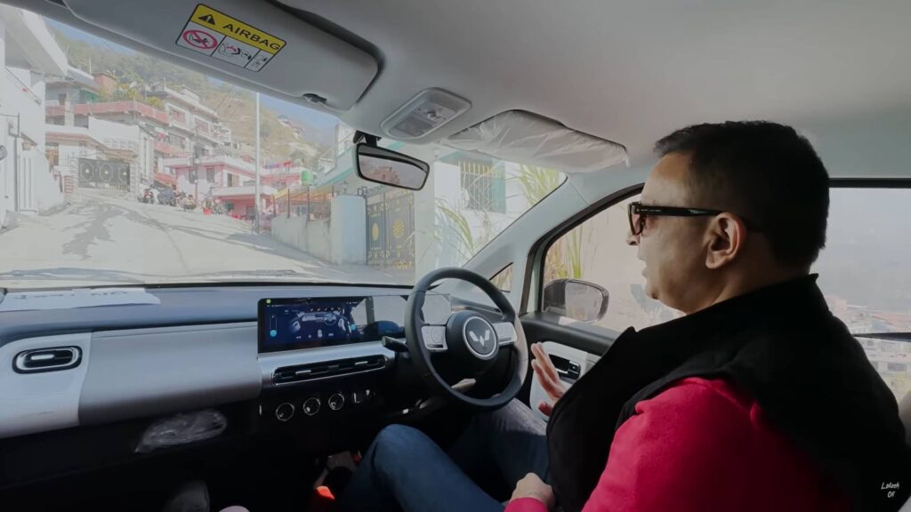 Essai d'un Wuling Air Electric au Népal // Source : Lokesh Oli Essai d'un Wuling Air Electric au Népal // Source : Lokesh Oli