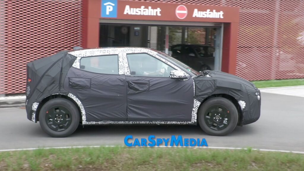 Le futur Hyundai Ioniq 2 espionné sur la route // Source : CarSpyMedia Le futur Hyundai Ioniq 2 espionné sur la route // Source : CarSpyMedia