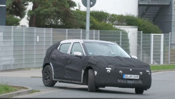 Le futur Hyundai Ioniq 2 espionné sur la route // Source : CarSpyMedia